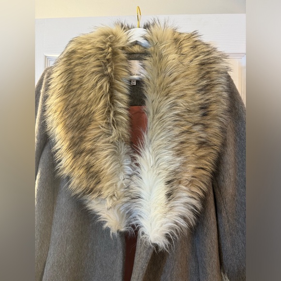 CINQ á SEPT Irina Coat With Faux Fur - Picture 5 of 8